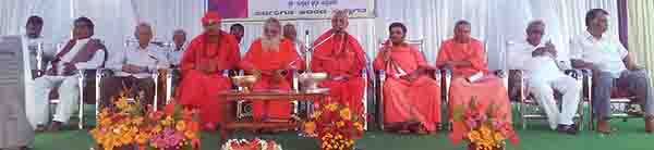 ಮನುಷ್ಯ ಹಣದ ಹಿಂದೆ ಓಡಿ ತನ್ನ ಬದುಕನ್ನು ಹಾಳು ಮಾಡಿಕೊಳ್ಳುತ್ತಿದ್ದಾನೆ: ಡಾ.ಪಂಡಿತರಾಧ್ಯ ಸ್ವಾಮಿ